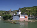 Burg Pfalzgrafenstein inmitten des Rheins. Foto: © IStockPhoto / Peaty